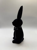 1x Hase Poly 30,5cm beflockt mit Schleife - schwarz